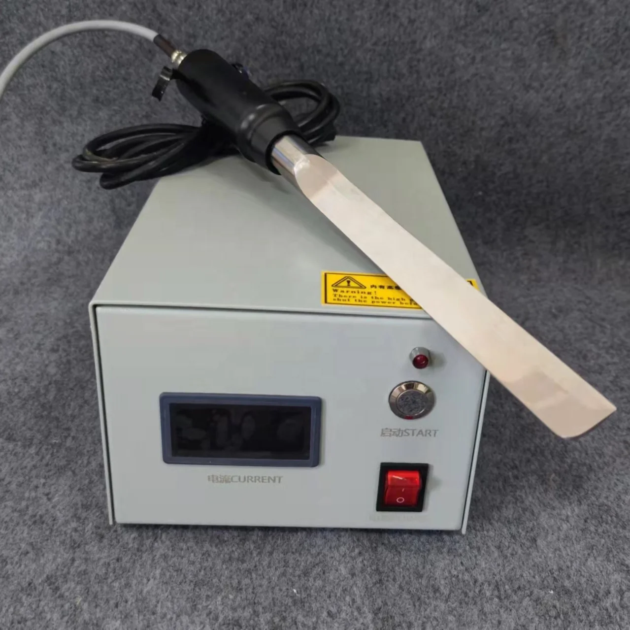 28K 100W Easy Operation Handle Ultrasonic Cake Cutter Bread Cutter