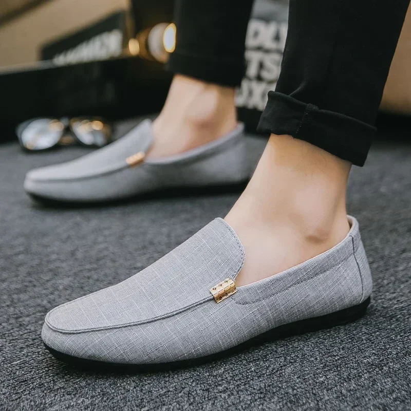 Spring and Summer Men\'s Loafers Large Size Light and Comfortable Flat Shoes Men\'s Breathable Non-slip Soft Casual Canvas Shoes