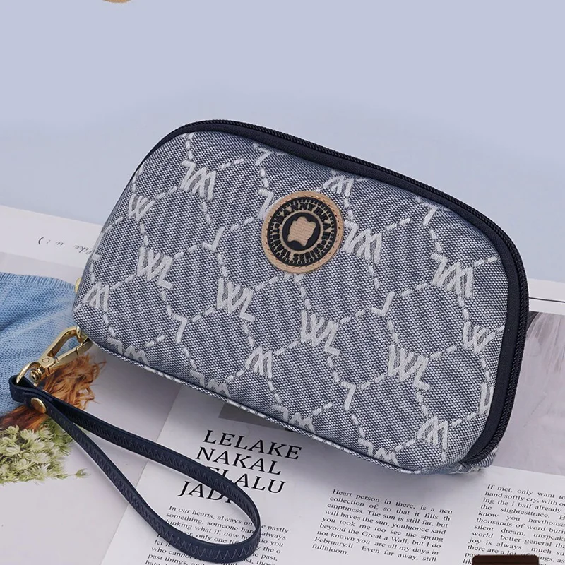 

2024 New Miniso Original Danny Bear Mini Handheld Makeup Bag For Men And Women, Lightweight Portable Wallet Bag, Birthday Gift