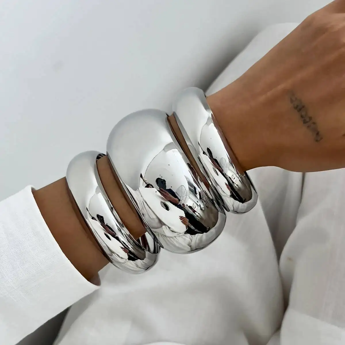 Lacteo مبالغ فيها الشرير السلس جولة واسعة الكفة أساور سوار المرأة مزاجه الموضة الذهب اللون المعادن الإسورة حُليات المجوهرات #3