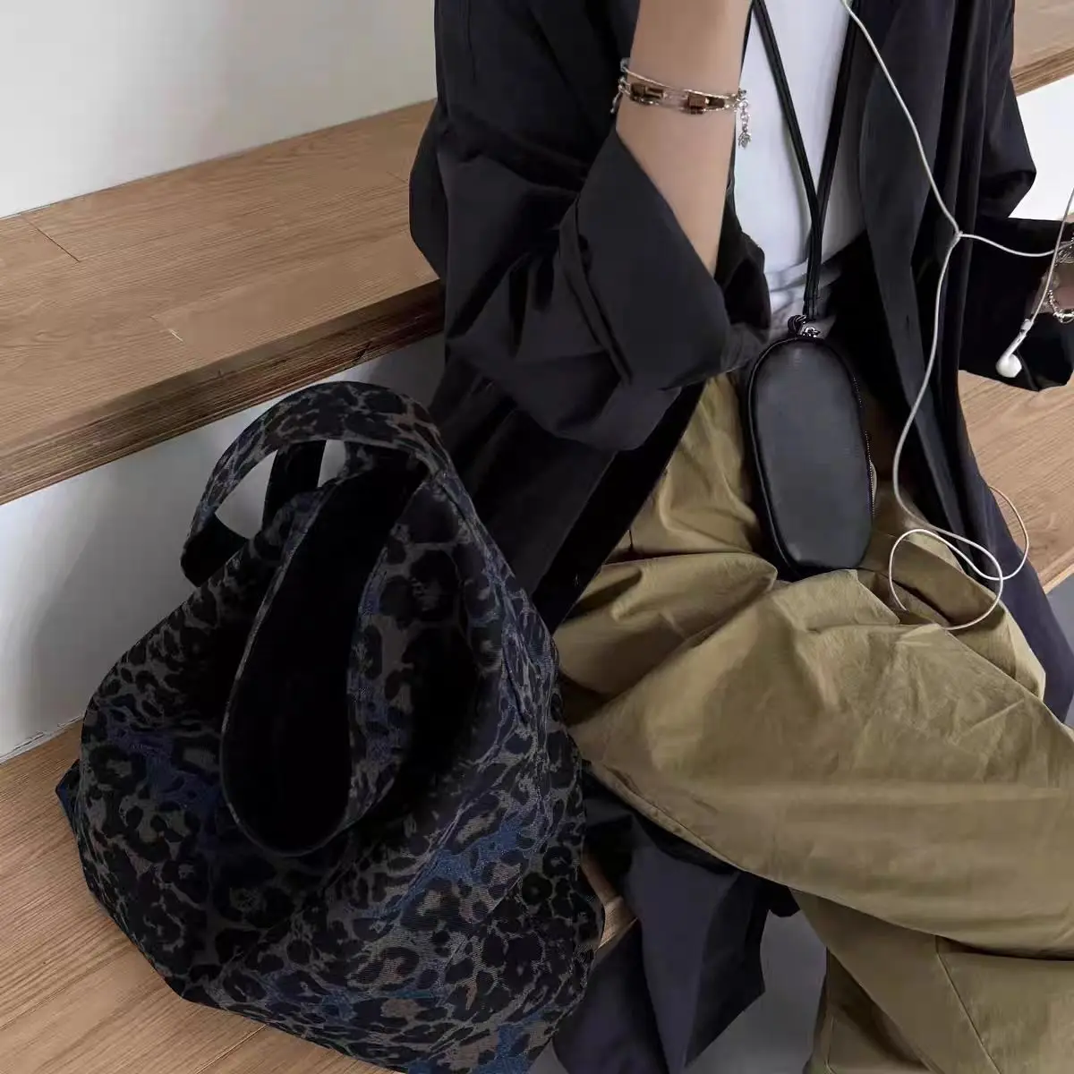Retro Leopard Print Canvas Bag Large Capacity Slant Crossbody Women's Bag Single Shoulder Bag Fashionable Trendy Handbag