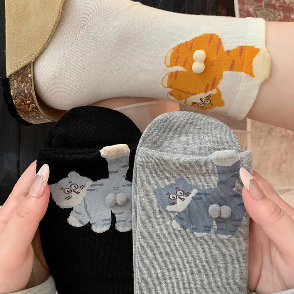 Women Cat Socks Novelty Cat Socks Cute Cat Socks with Balls Funny Animal Crew for Women Men Novelty Cartoon Gift for Lovers