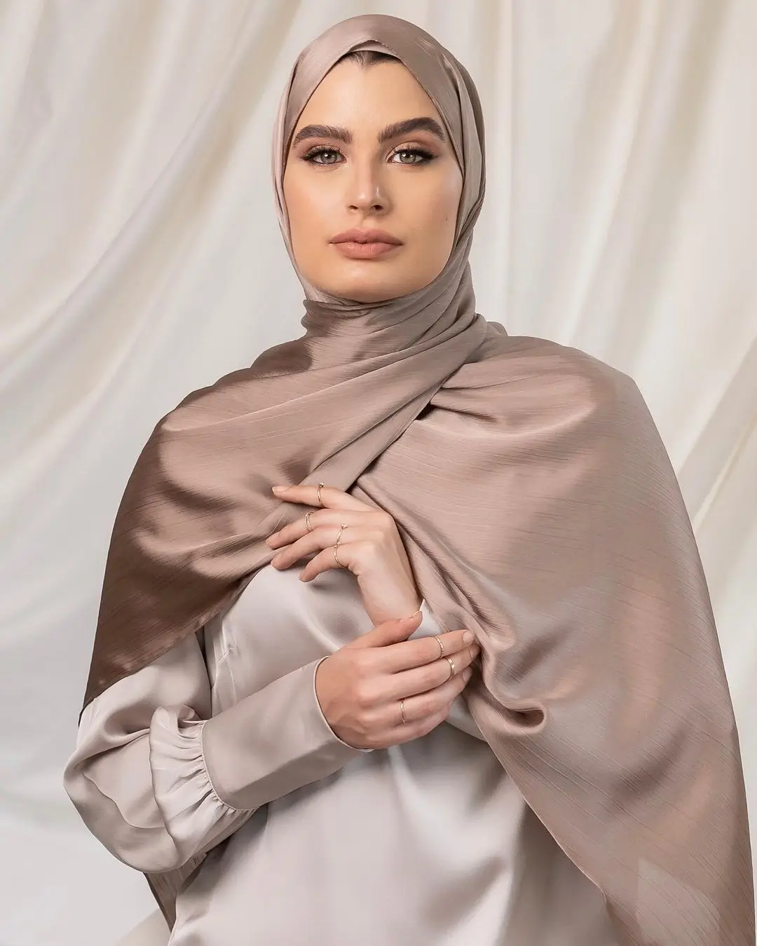 Long Trendy Silk Crepe Hijab Hot Selling Satin Crinkle Hijab for Muslim Women Satin Hijab Islamic Headscarf