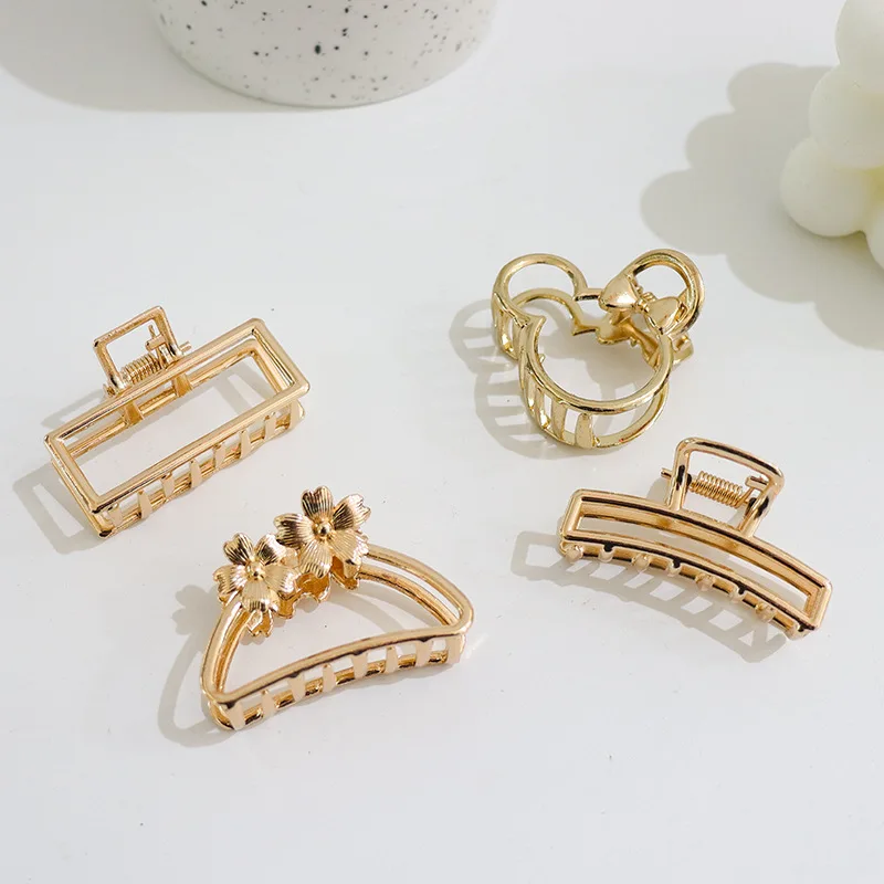 Fashion Hollow Heart Metal Hair Claw Clips Simple Non Slip Mini Gold Geometric Bangs Barrettes Hair Jaws For Women Girls Daily