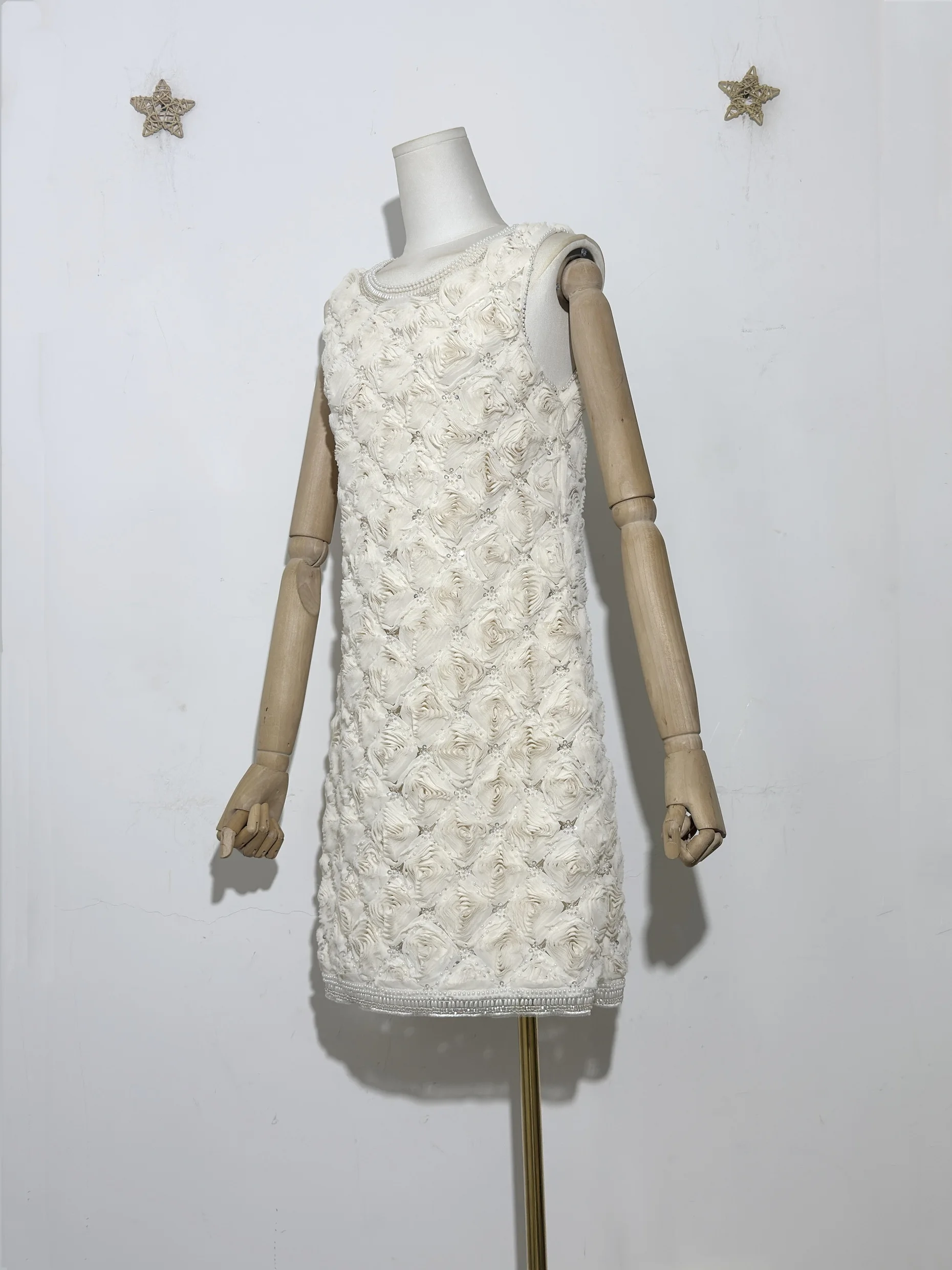 تشي Soutache التطريز الأزهار المرأة الجديدة اللؤلؤ الترتر مطرز أنيق س الرقبة بلا أكمام أنيقة الجانب سستة فستان حفلة عطلة