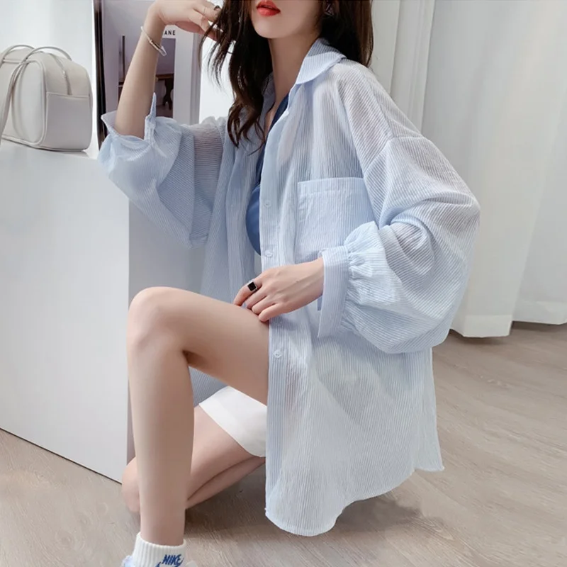 

Женская летняя свободная шифоновая солнцезащитная одежда в синюю полоску, легкая верхняя одежда, брендовая пуговица Dongmen Gate Fem Faion