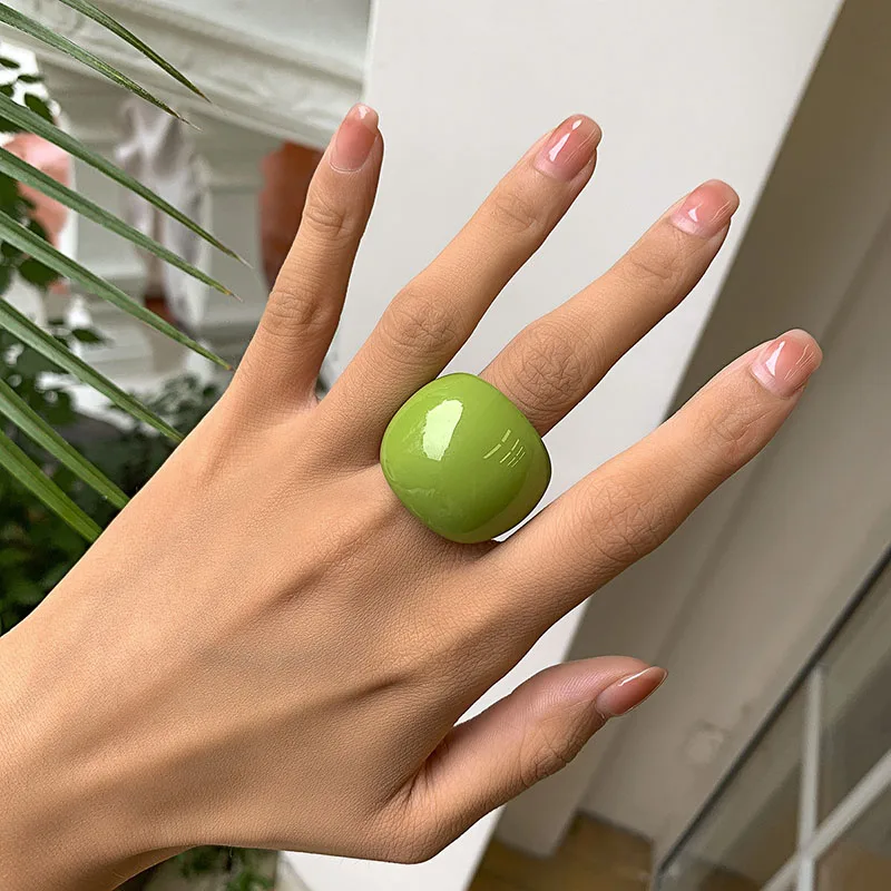 Exaggerated Simple Macaron Color Finger Ring for Women Smooth Irregular Geometric Transparent Resin Curve Rings Party Gift