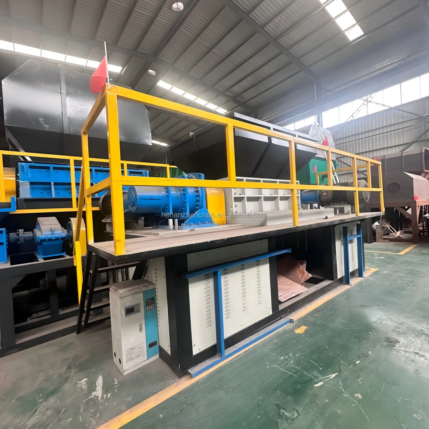 Twin Shaft Automatic Shredder Machine Industrial Crusher for Wood Timber Rubber Tyre Plastic Waste Metal Recycling