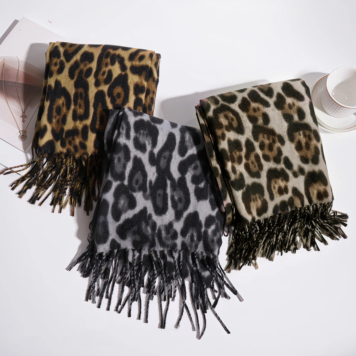 Retro leopard print fringe scarf, comfortable and warm shawl, casual and fashionable, available in multiple colors