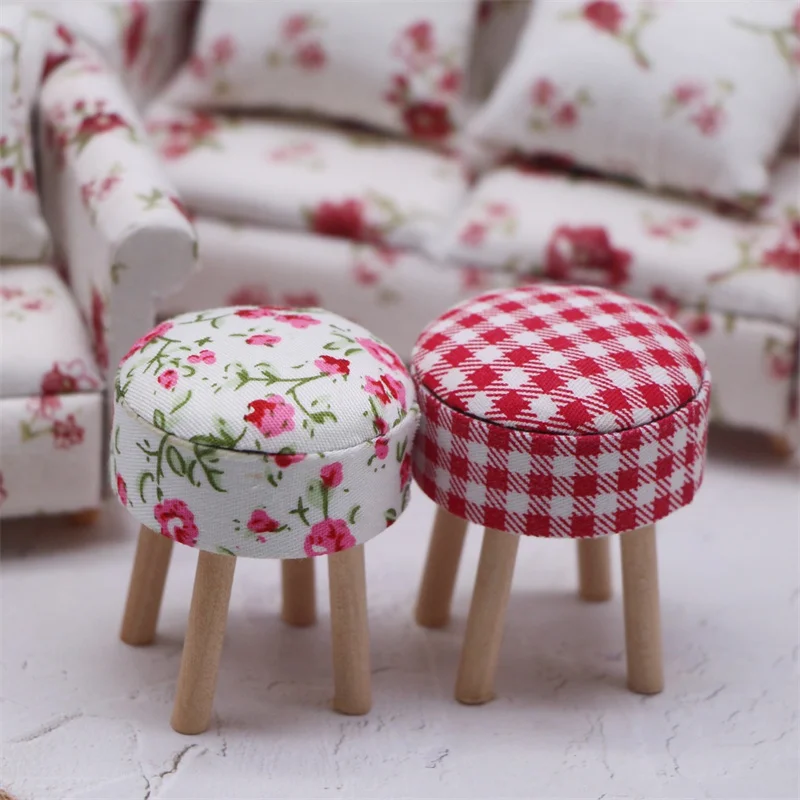 

Dollhouse Mini Solid Wood Furniture Small Round Stool Home Scene Decoration Toys