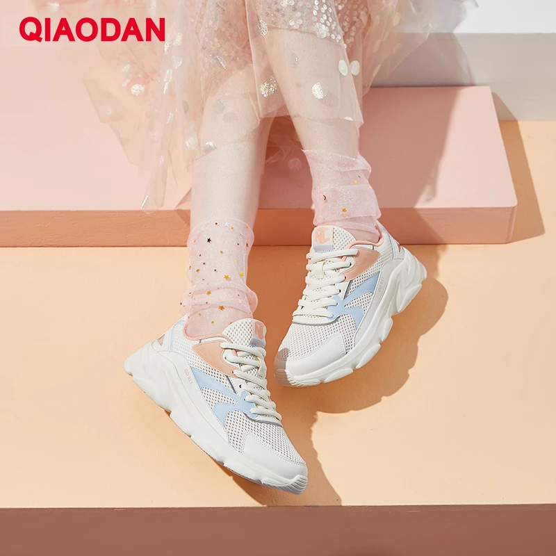 

QIAODAN Casual Shoes Women Sports Shoes 2023 Fashion Mesh Breathable Sneakers Thick Sole Fashion Trendy Leisure Shoes XM26210313