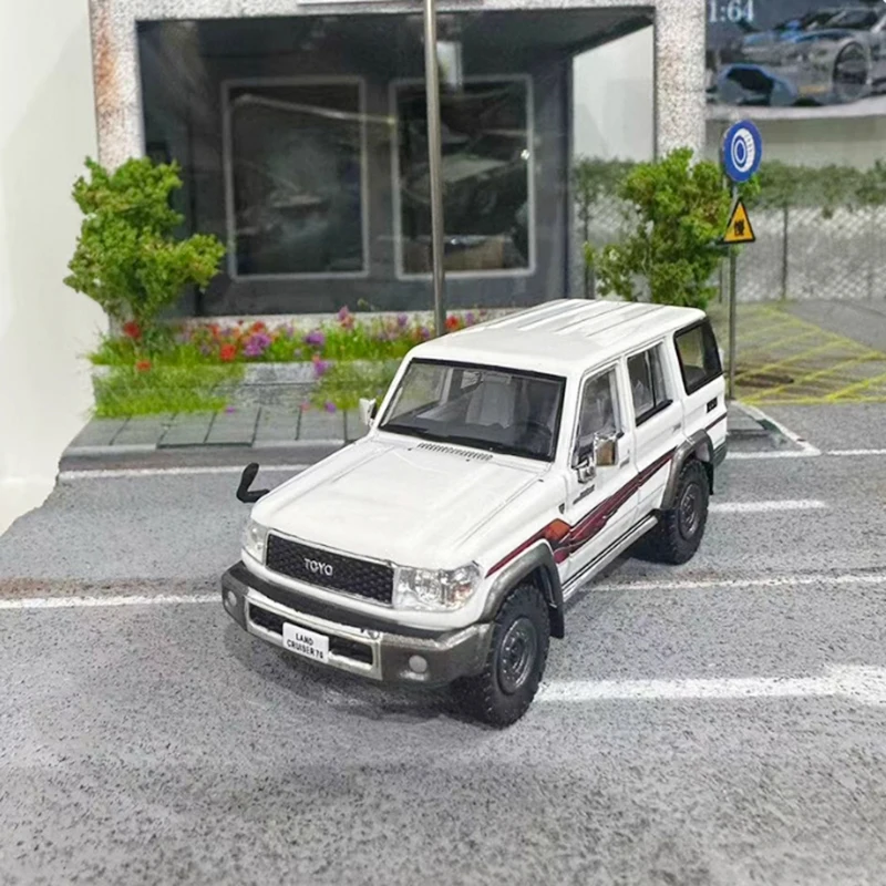 MASSDI Diecast escala 1:64 Land Cruiser LC76 todoterreno coche en miniatura de aleación acabado colección de simulación decoración exhibición de regalo