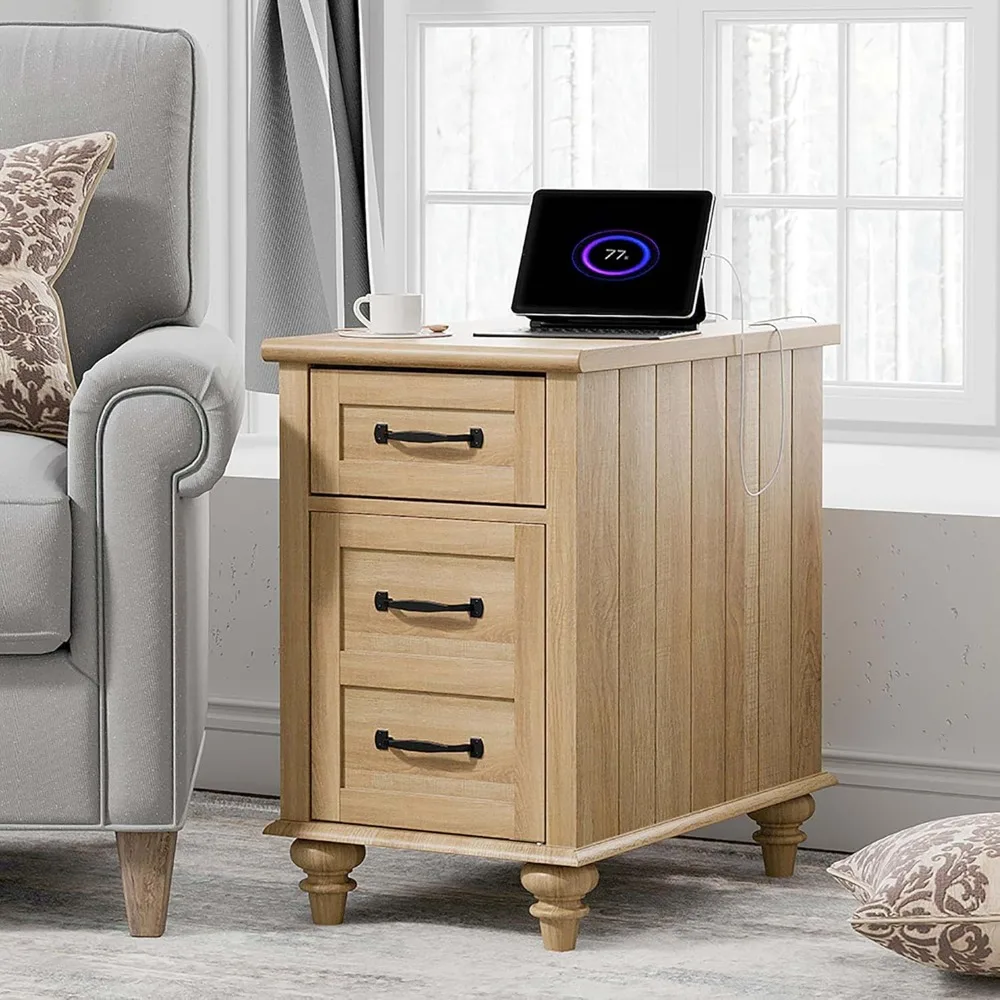 Par de mesas auxiliares de madeira clara com carregamento e armazenamento, mesa lateral de sofá equipada com gaveta, mesa de cabeceira rústica