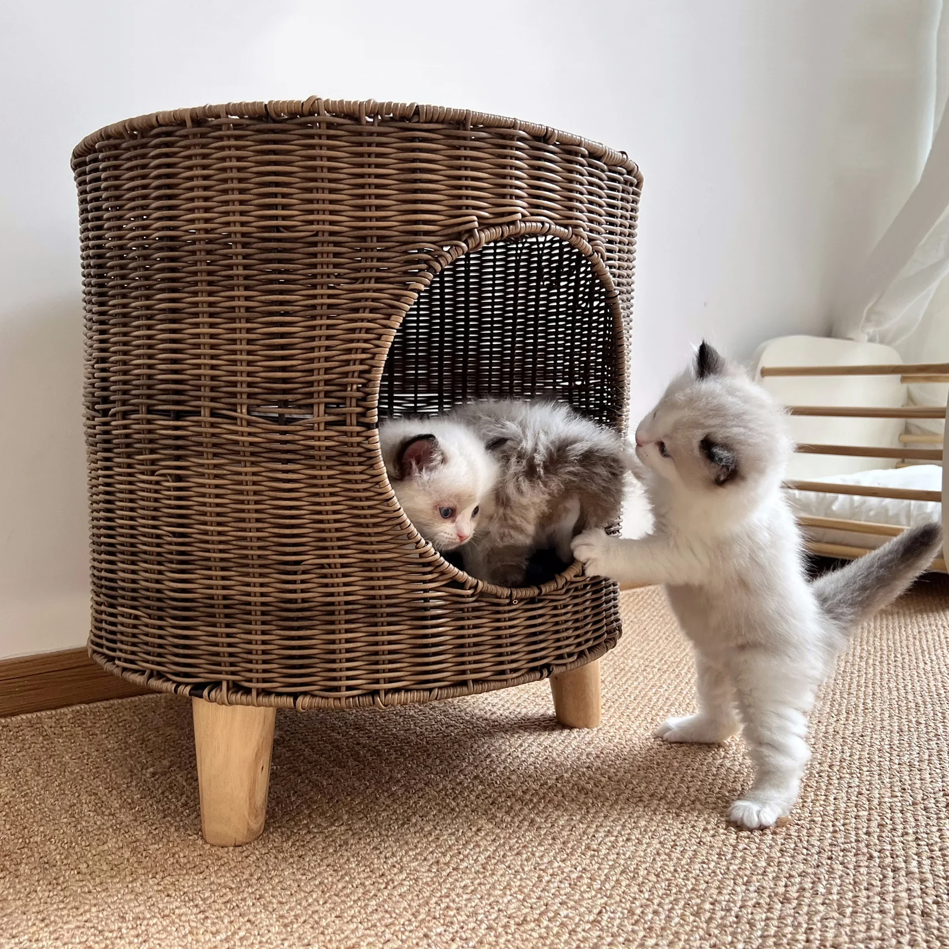 

2023 New Imitation Rattan Woven Pet Supplies Cat Kennel Dog Kennel Cat Cage Pet Kennel Three Legs Breathable All Seasons Univers