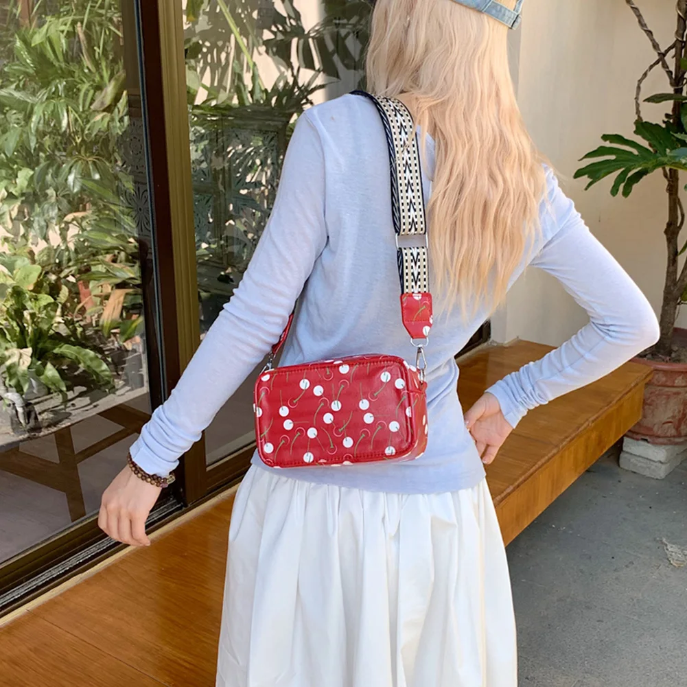 

Leather Stylish Camera Bag for Women Girls Small Shoulder Purse Versatile Shoulder Bag with Detachable Strap for Travel Workout