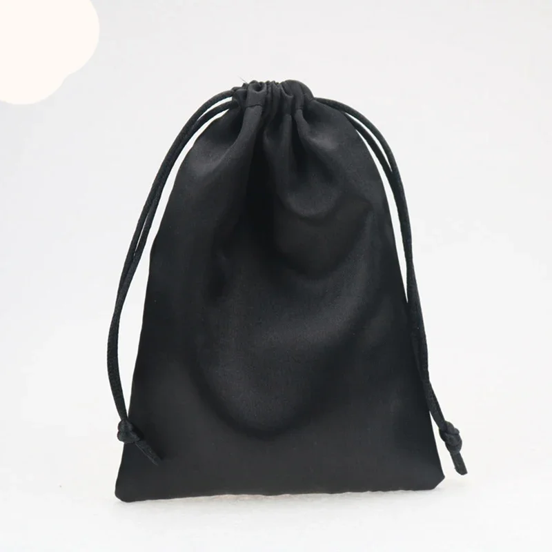 شعار مخصص حقيبة التعبئة والتغليف الساتان الأسود للمجوهرات / ماكياج / الزفاف / حزب عذراء الشعر الشريط الرباط حقيبة كيس الغبار