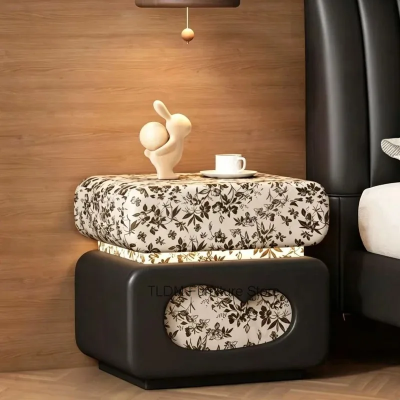 Vintage Floral Print Heart Hollow Bedside Table Two-Tone PU & Fabric Rounded Edge Storage Nightstand Bedroom Sofa Corner Decor