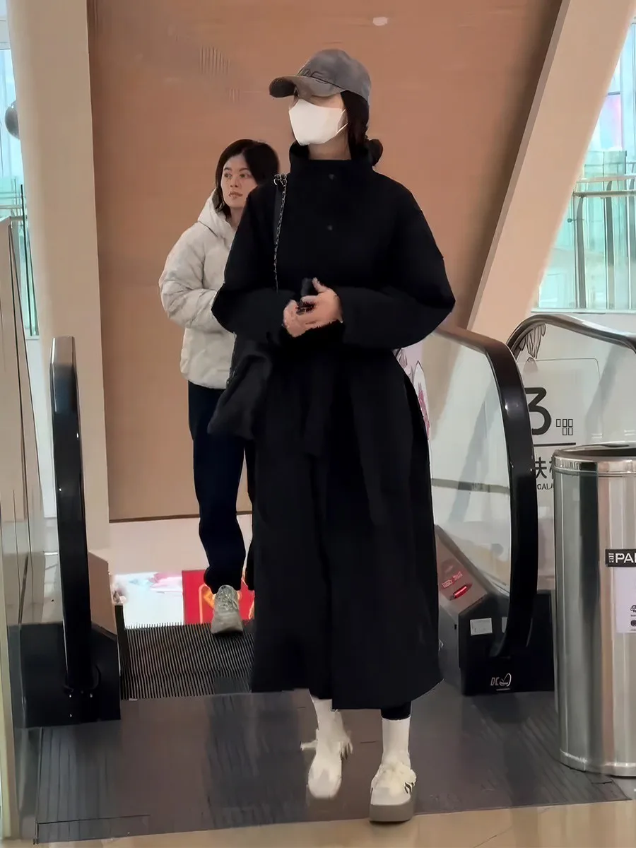 Damski długi płaszcz zimowy z wysokim kołnierzem, koreański, luźny, casualowy, ocieplany, jednolity kolor.