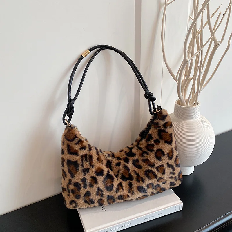 2026 nuova borsa a tracolla individualizzata e semplice alla moda dal design di nicchia borsa casual borsa sotto le ascelle da donna di nicchia