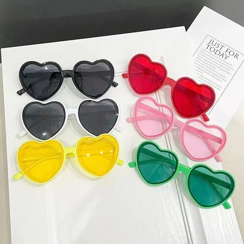 Classic Heart-Shaped Peach Heart Women Sunglasses Fashion and Quirky Decorative Sun Glasses Outdoor Photography Eyewear