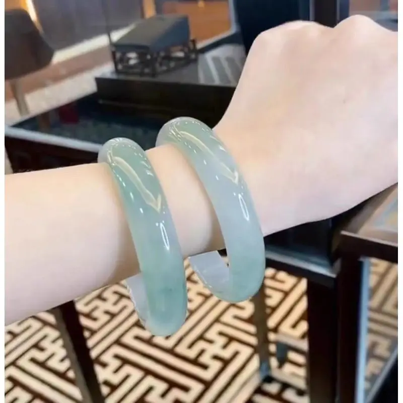 Ice with floral patterns, oil for women, thin sunny green noble jadeite bangle, half mountai