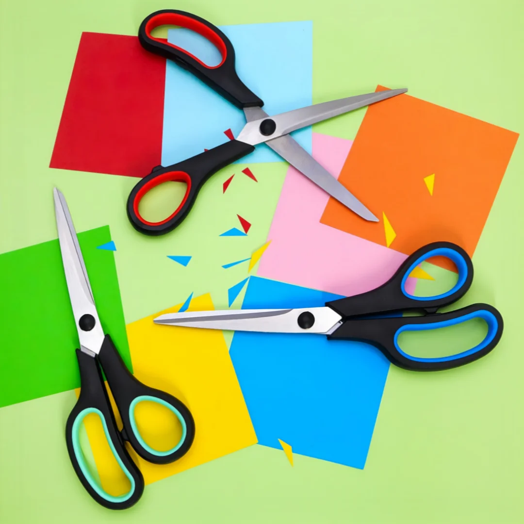 Forbici resistenti da 3 pezzi con lame ultra affilate e manici con impugnatura comoda: per ufficio, casa, scuola, cucito e artigianato