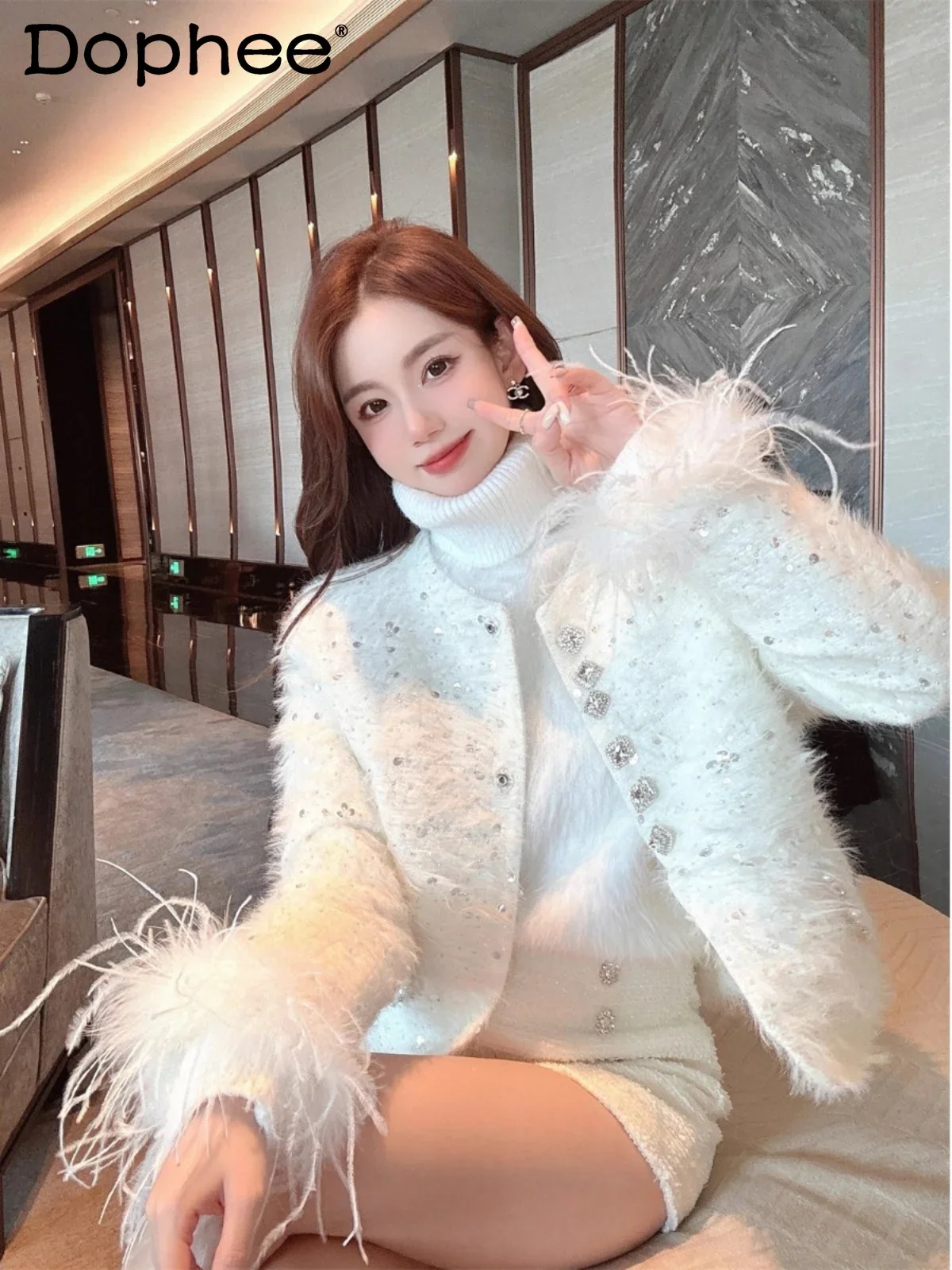 

Ostrich Hair Splicing Long-sleeved Down Liner Jacket Women's Autumn 2024 New High-end Diamond Buckle Crew Neck Cardigan Top