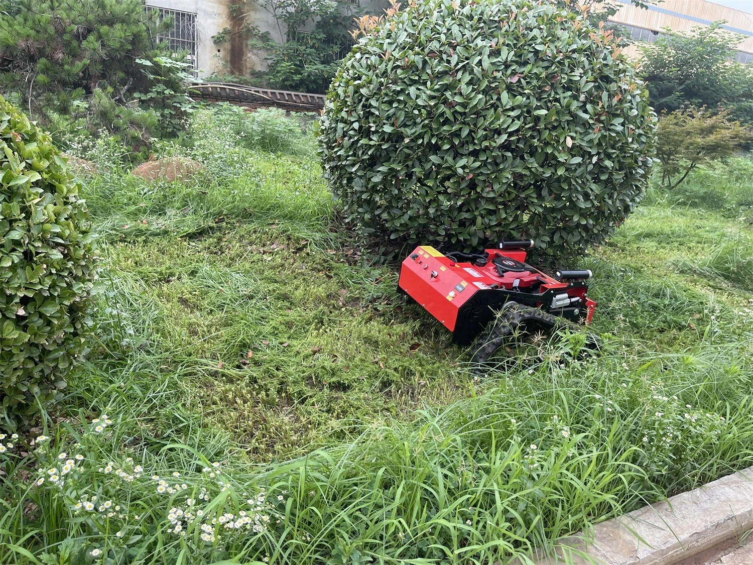 Self Propelled Electric Lawn Mover Robot Lawn Mower Robotic Gas Remote Control Tractor Snow Plow With the Blade