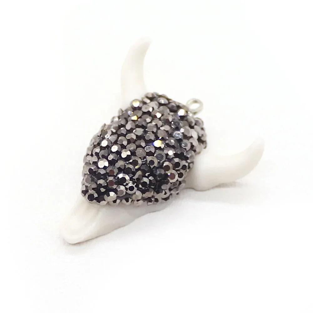Vintage Cow Bone Pendants Resin Acrylic Inlaid Rhinestone Bull Head Skull Pendant for Men DIY Necklace Bracelet Jewelry Gifts
