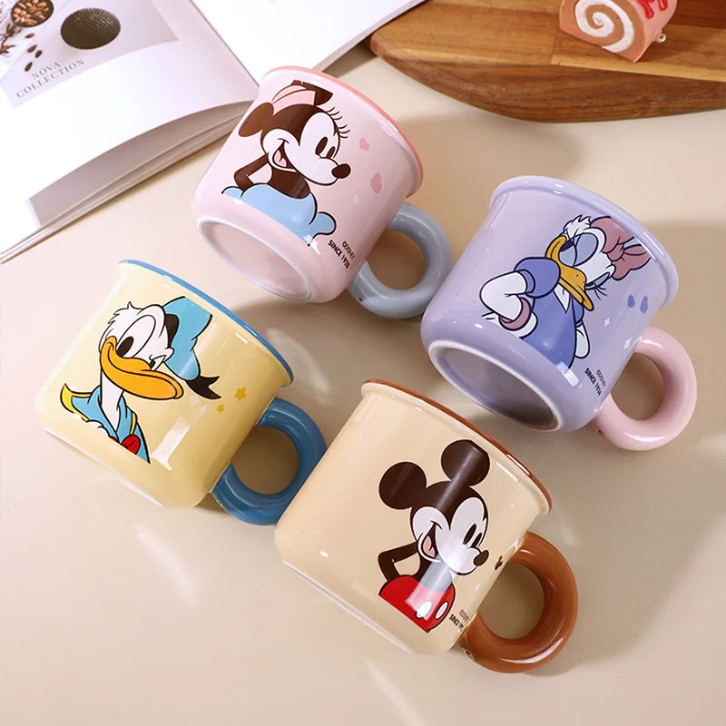 Kawaii Mickey Mug MINISO Anime Minnie Donald Lovely Children Ceramics Coffee Cup Student Cartoon z uchwytem Milk Cup 2024 Nowość