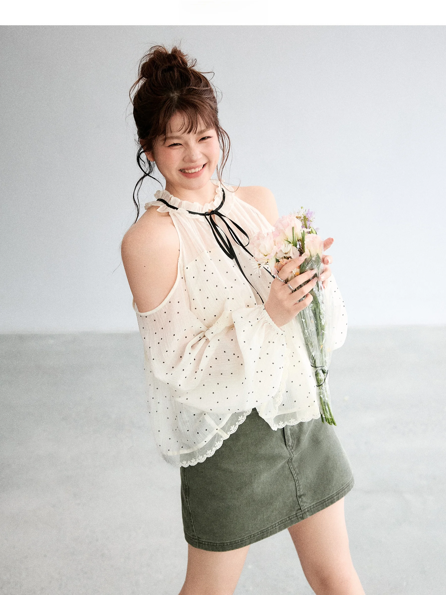 

Рубашка в горошек с кружевной отделкой и открытыми плечами Jululook Studio "Nanfeng Guoqing" больших размеров для полных женщин, свободного кроя, длинная, с длинными рукавами.