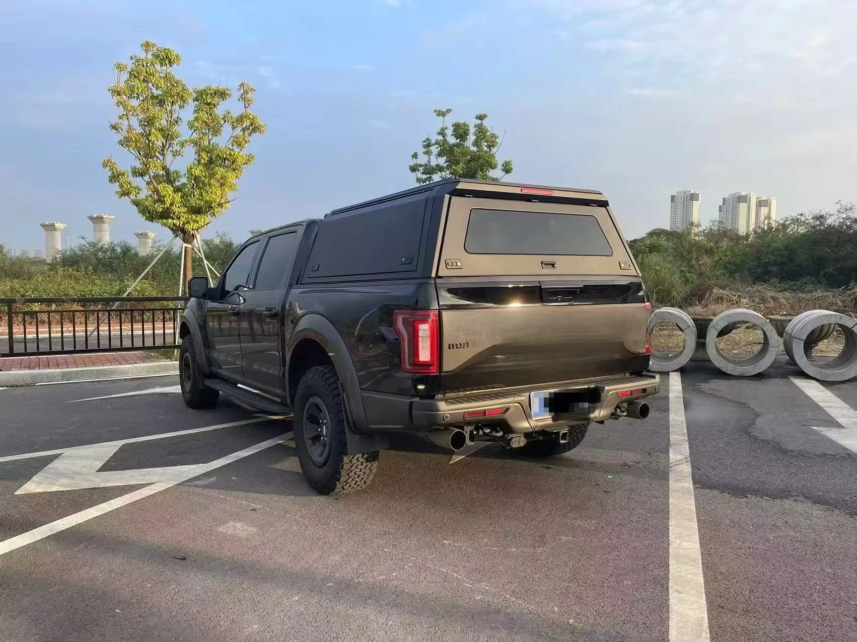 4x4 Waterproof Aluminum Alloy Steel Pickup Hardtop Topper Camper Truck Canopy with Rack for BYD Shark 6 Range F150 Tacoma NP300