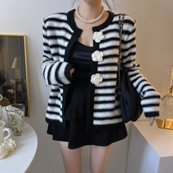 

Женский вязаный свитер, пальто, осенне-зимний модный вязаный топ в полоску с крючками и цветочным узором