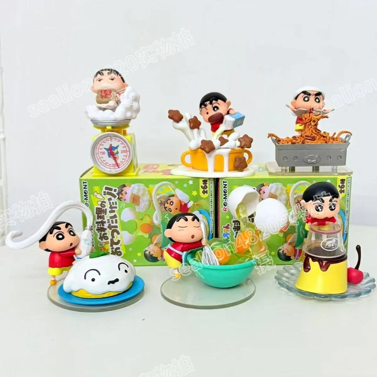 Crayon Shin-chan ayuda a cocinar figura de acción caja ciega juguetes figuras de escena en miniatura regalo Anime dibujos animados chico juguetes de moda