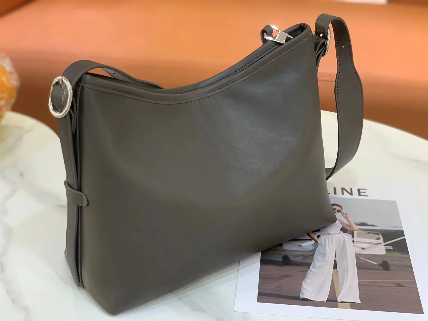 Genuine Leather / First Layer Cowhide / 2024 New / Commuter Bag / Large Capacity / Shoulder Bag / casual and easiest for match / Crossbody Bag / Women's Bag