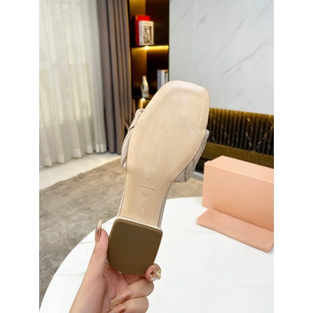 25 gran oferta M sandalias de mujer zapatillas hogar ropa al aire libre hogar fondo plano antideslizante moda de verano plisado cabeza cuadrada fondo plano