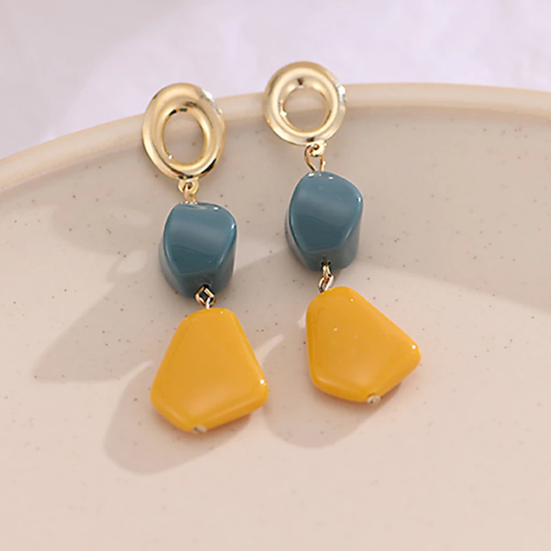 1 pair of irregular acrylic colored clashing earrings for ladies