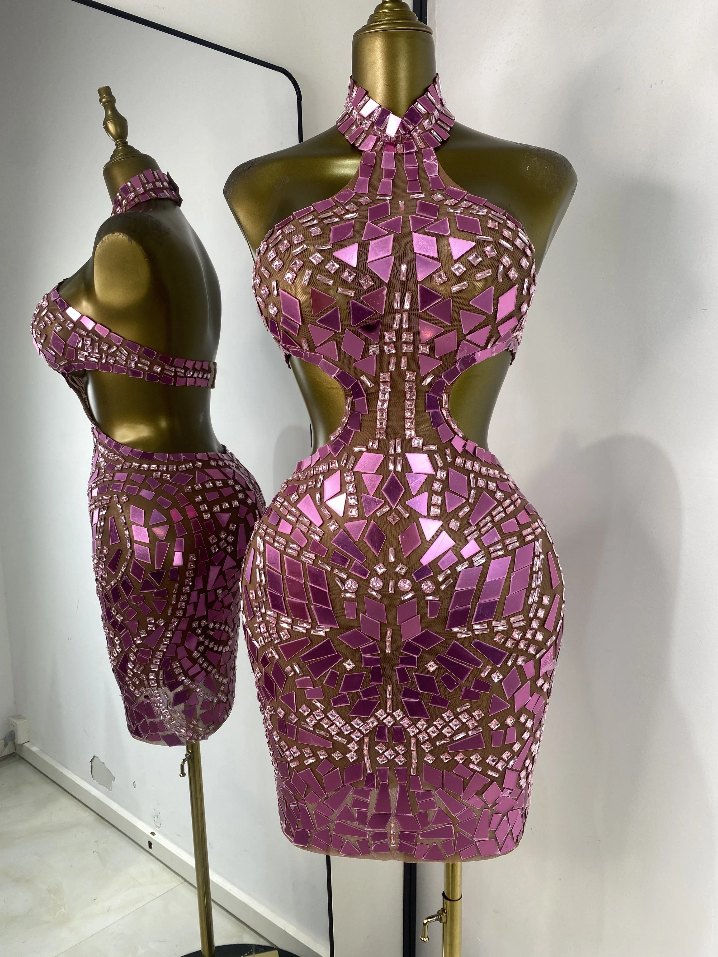 반짝이는 핑크 플렉시글라스 꽃잎 모양 라인스톤 메쉬 바디콘 미니 드레스 섹시한 홀터 컷아웃 Y2K 이브닝 클럽 파티 드레스 도매