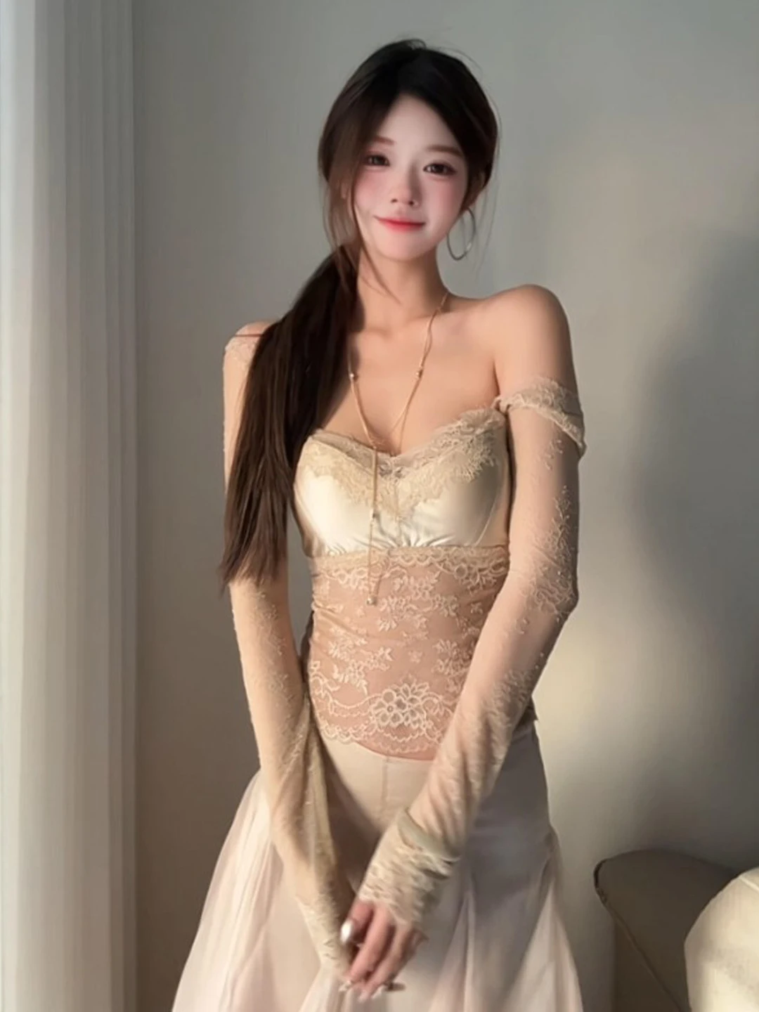 

Сексуальный топ с кружевными вставками и удлиненным рукавом, приталенный крой, корейский стиль, весенняя мода для молодых женщин, повседневный топ с V-образным вырезом