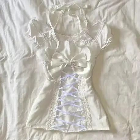 Top sexy ajustado de moda Y2K con decoración de lazo, lazo blanco, cuerda, cuello colgante, manga corta, cuello redondo, manga de burbuja de encaje