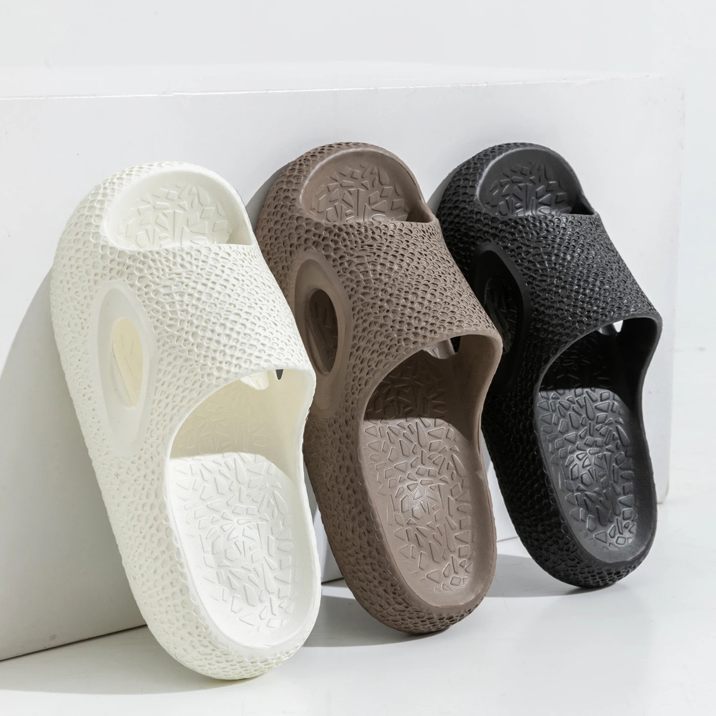 

Мужские летние шлепанцы с толстой нескользящей подошвой, дышащие, удобные, для дома, улицы, пляжа, душа, повседневные сандалии