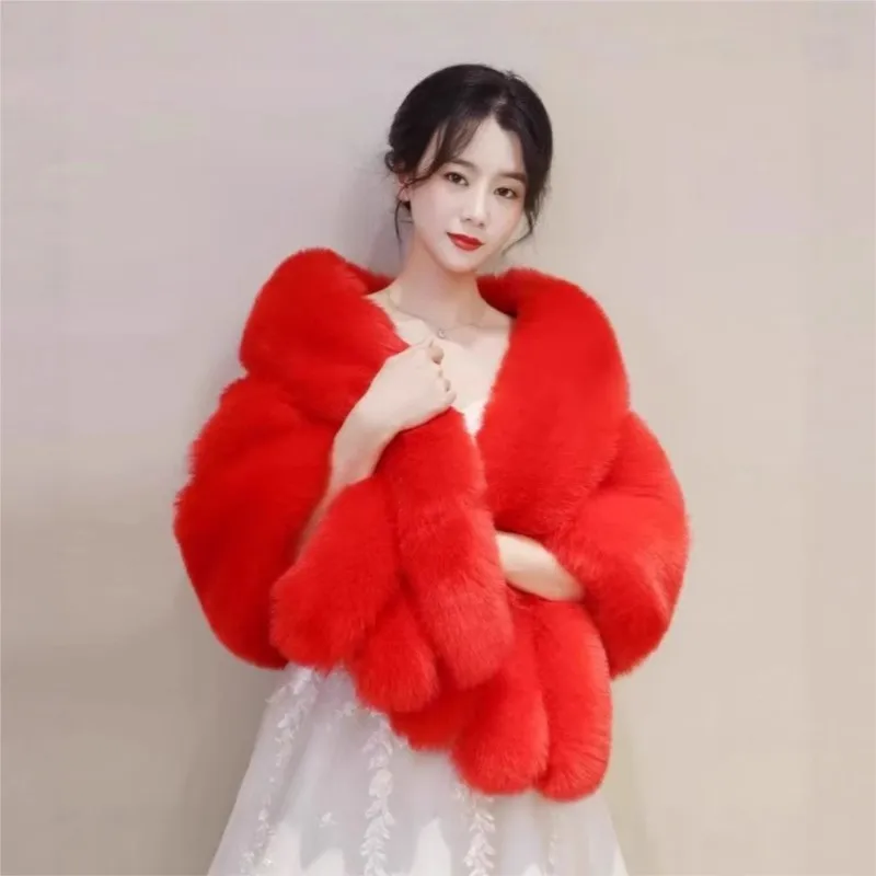 

A shawl female fur mixed cape coat with thick dress and cheongsam for banquet
