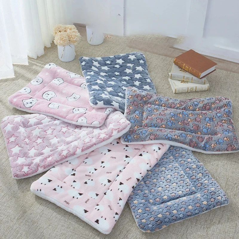 Flannel Pet Sleeping Mat Dog Bed Cat Litter Puppy Bed Dog Sofa Lovely Mattress Cushion for Small Large Dog Blanket Pet Supplies