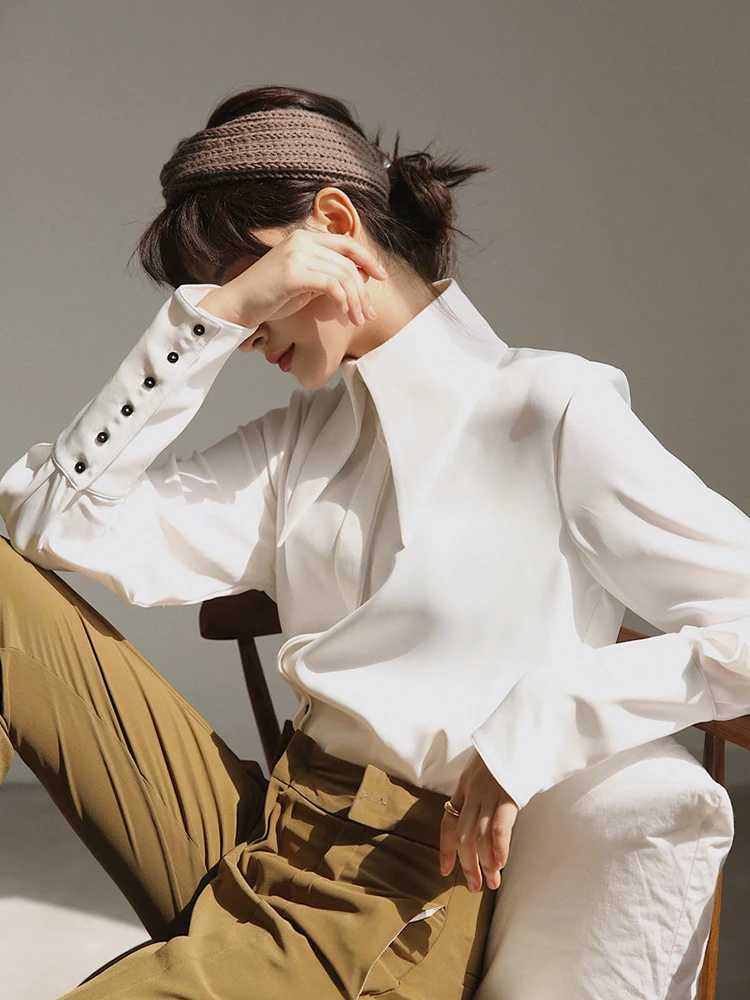 

Clothland Women Sweet White Blouse Basic Long Sleeve Single Breasted Shirt Female Classic Office Wear Tops Blusa LB297