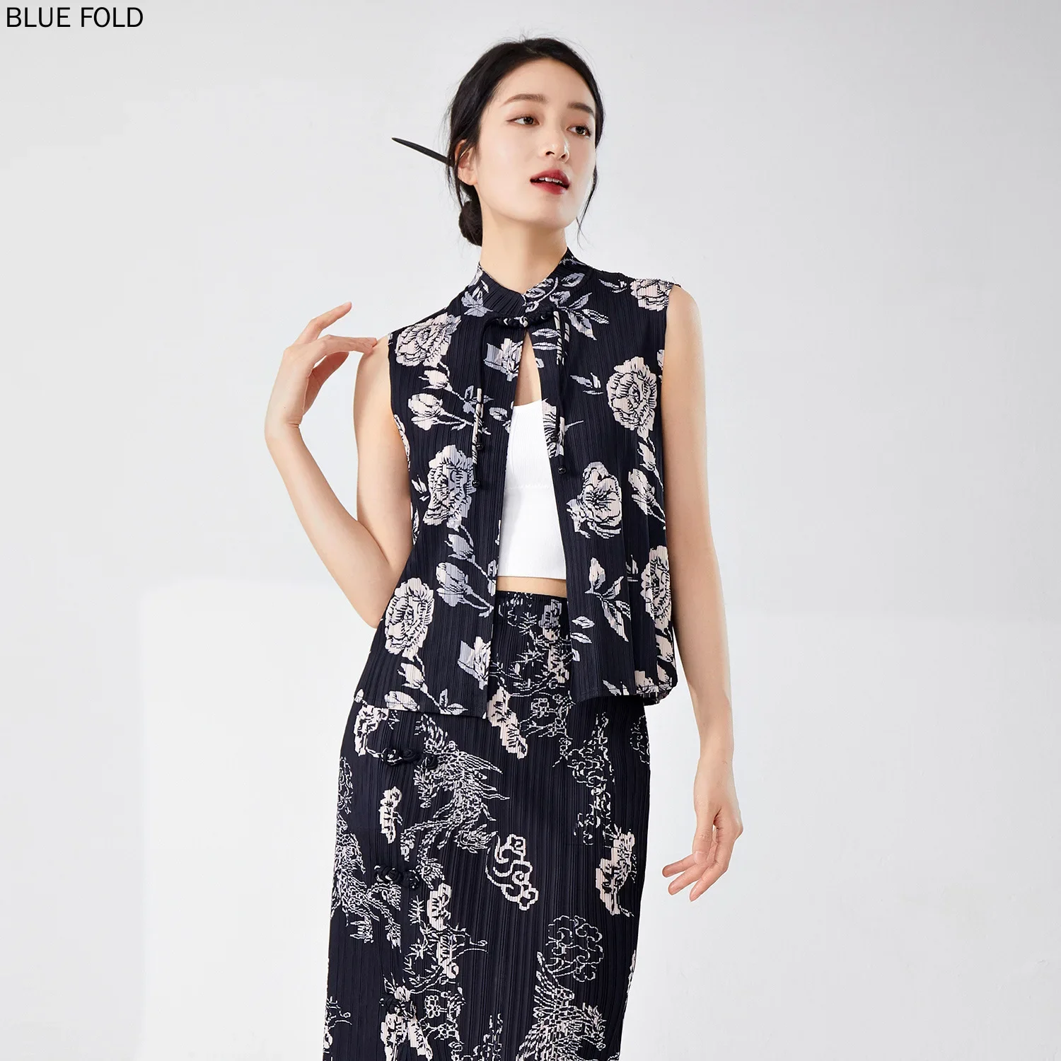 MIYAKE Temperament Stand-up Collar Vest for Women Disc Button Printing Chinese Style High-end Summer