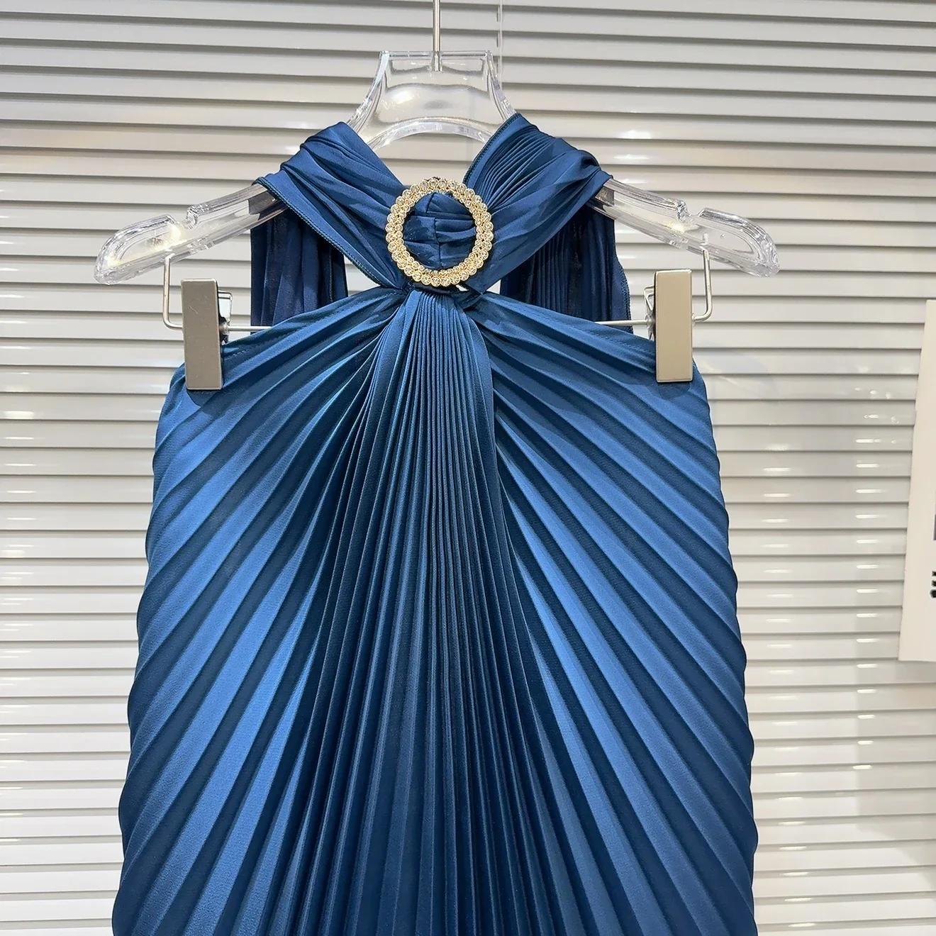 Original Design 2025 Spring New Arrival Sleeveless Rhinestone Buttons Ruched Bandage Pleated Halter Tank Top Women Vest