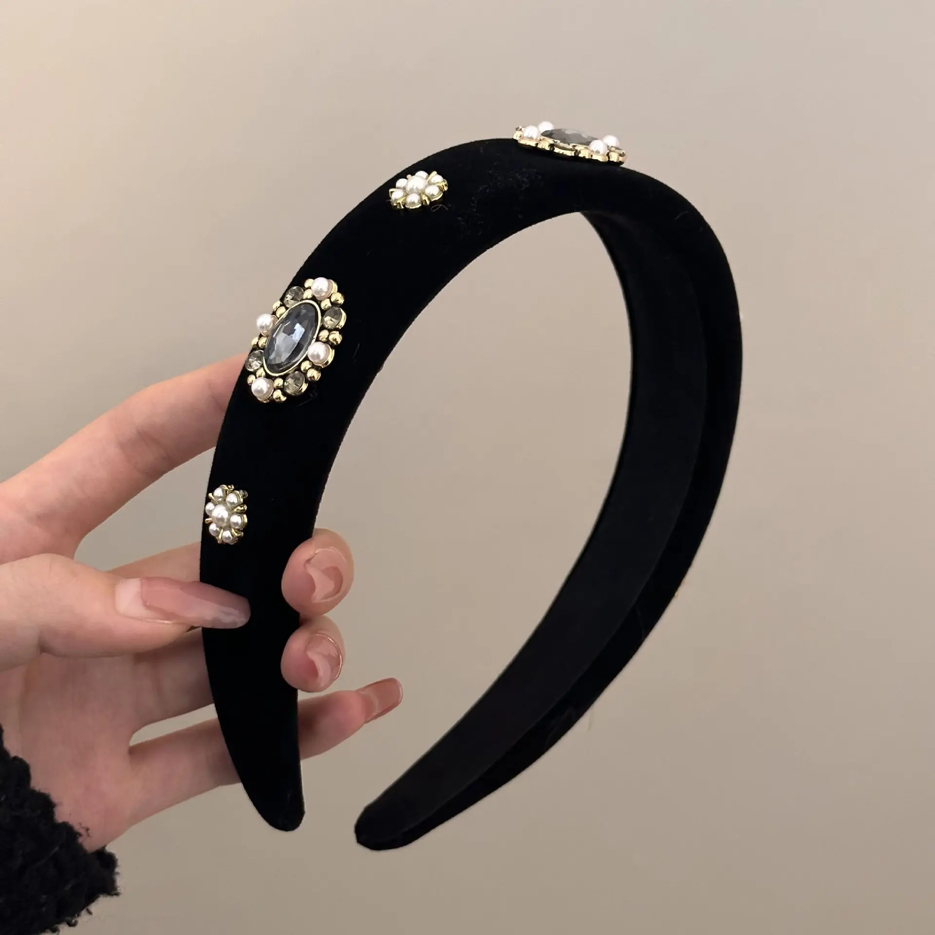 Diadema con diamantes de imitación, 1 unidad, banda para el cabello de terciopelo negro, comodidad antideslizante para mujer, novedad de invierno
