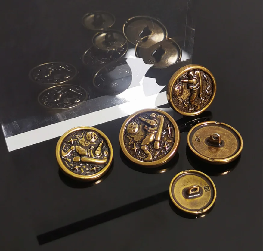 15Pcs 18-25mm Astronaut pattern metal buttons ancient gold astronaut buttons hand sewn coat suit jacket shirt accessories B027