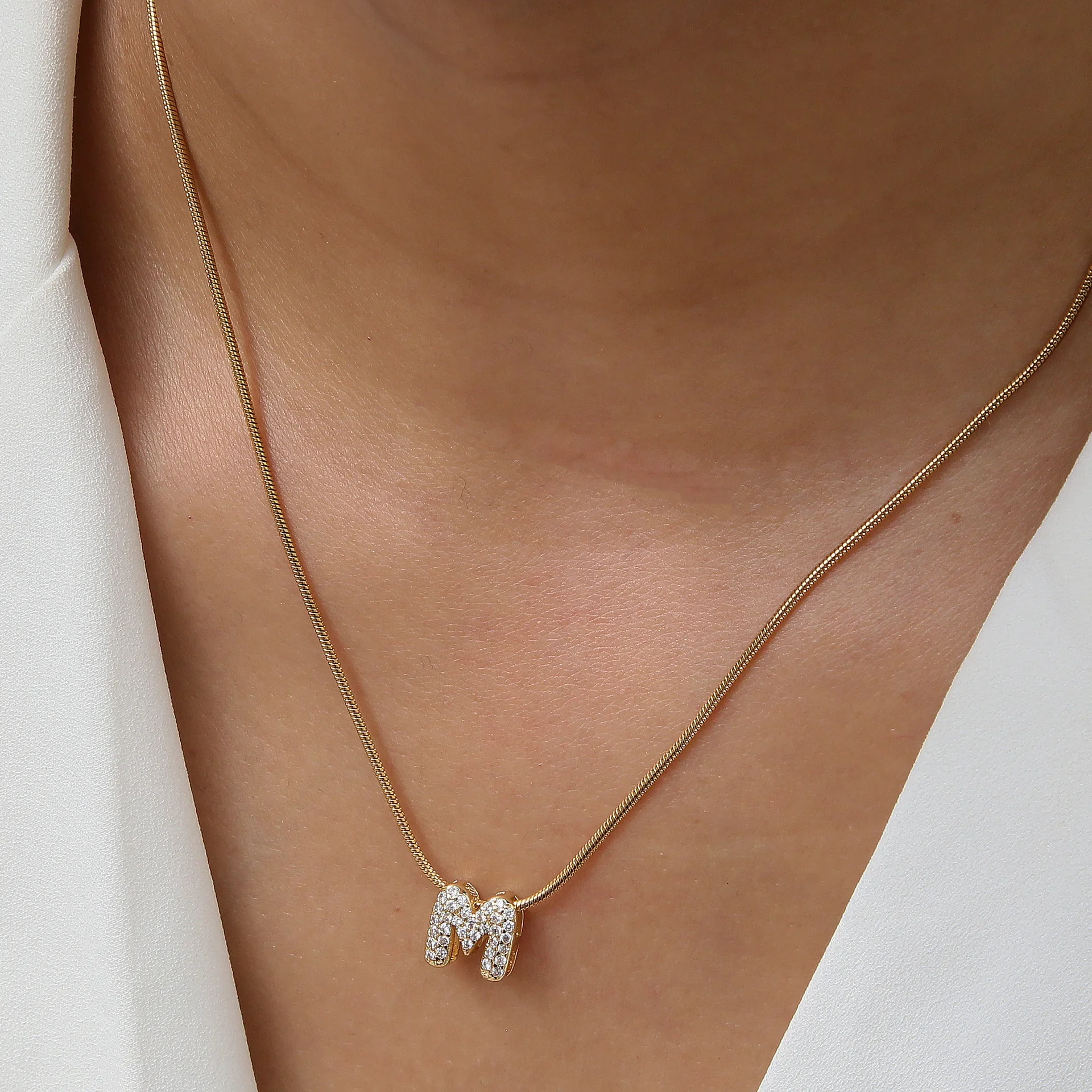 Collier Lettre en Acier Inoxydable avec Zircon Cubique, Pendentif Lettre Initiale Minuscule pour Femme, Bijou Tendance de Luxe pour Fête