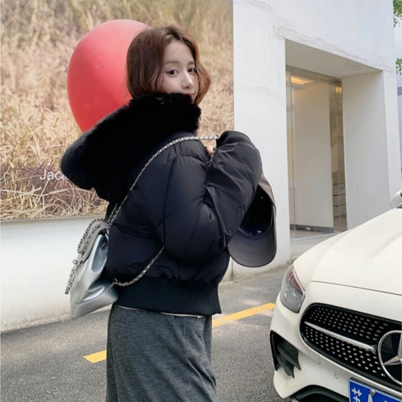 เสื้อแจ็คเก็ตบุขนสั้นแฟชั่นฤดูหนาว คอปกขนสัตว์ เสื้อโค้ทผ้าฝ้ายผู้หญิง คอตั้ง สีพื้น เสื้อพาร์กาพองๆ สไตล์หวาน เข้าได้กับทุกชุด